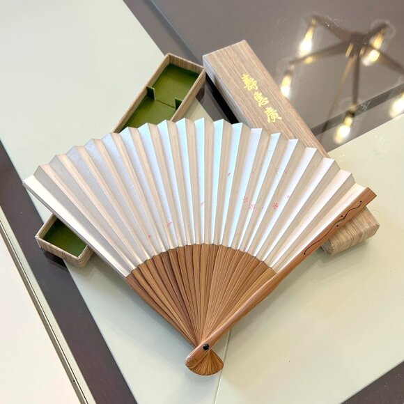 Japanese Hand Crafted Natural Wood Handle 11" Span Handheld Fan! - Picture 3 of 10